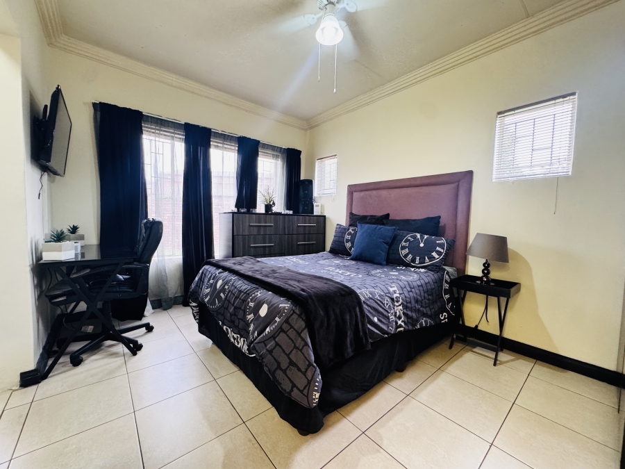 3 Bedroom Property for Sale in Flamwood North West